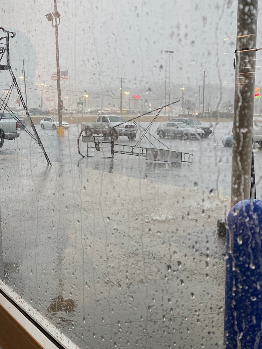 2photographik's tweet photo. Right now, Academy Sports in Tuscaloosa, AL! Heavy winds,rain and lightning @spann ⛈💨⚡️ https://t.co/ZxpQUjMB5S