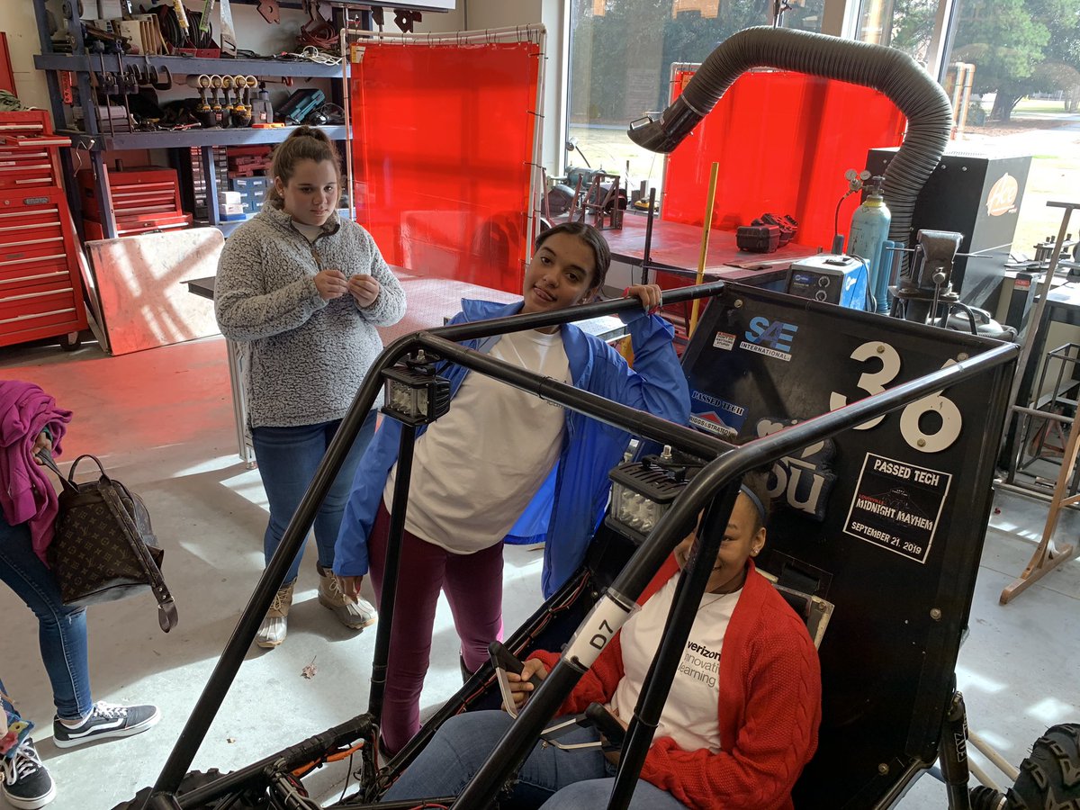 STEMCampPDCCC's tweet photo. More drivers? @LearningVerizon #STEMstories #girlsinstem @irvin45038313 @siencmatters @kimberlyeure08 @jilmizelle @odu_engineering @RebeccaCorbin7 #SeeOneToBeOne https://t.co/ZA3JrFGnca