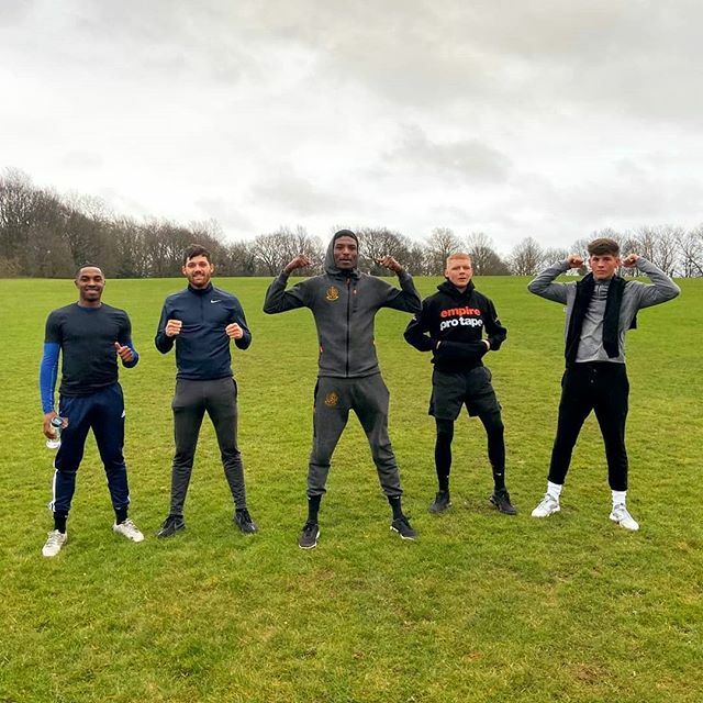 TopBoxerSadiq's tweet photo. Few fighters and a footballer smashed some hill sprints; And now We Feeeel E......... Finish the line in the comments please 😄
#hillsprints #hainult #teameffort #boxing #topboxer #frankwarren #btsports #consistency #stayready #gotime https://t.co/VPNBi3U7Ym https://t.co/54NHLK6Nsk