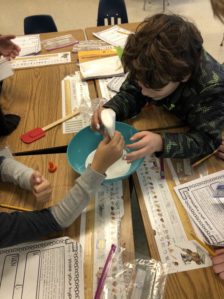 DassKelsey's tweet photo. One of our scientific questions today: Is it better to create slime with liquid starch OR baking soda? Answer: liquid starch!! Messy but fun!!! @LbCamp #proudtobeLB https://t.co/BDxcQfFK1y