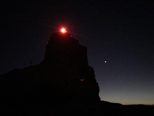 cmar_ib's tweet photo. La torre de Cabrera s'encén de nou per donar suport a la iniciativa "Torres, talaies i talaiots de la Mediterrània. Un cant pels drets humans"
#TorresDretsHumans https://t.co/qT71yhhy7q