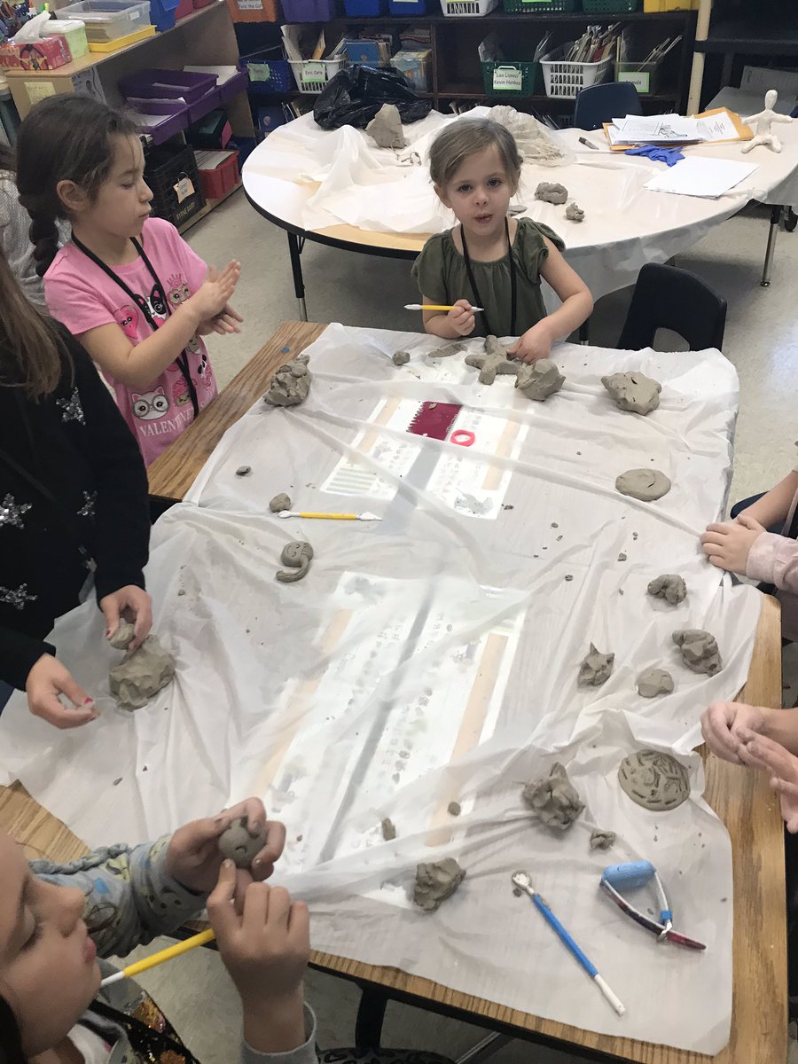 LbCamp's tweet photo. Our sculptors used their hands &amp; minds to make objects out of clay. @jengallagherlb @RomanelliPaul #ProudtobeLB https://t.co/gajFKTuwKS