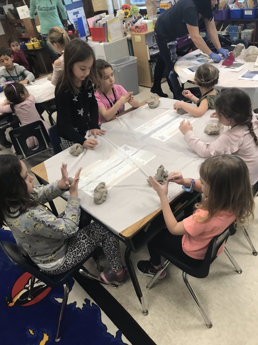 LbCamp's tweet photo. Our sculptors used their hands &amp; minds to make objects out of clay. @jengallagherlb @RomanelliPaul #ProudtobeLB https://t.co/gajFKTuwKS