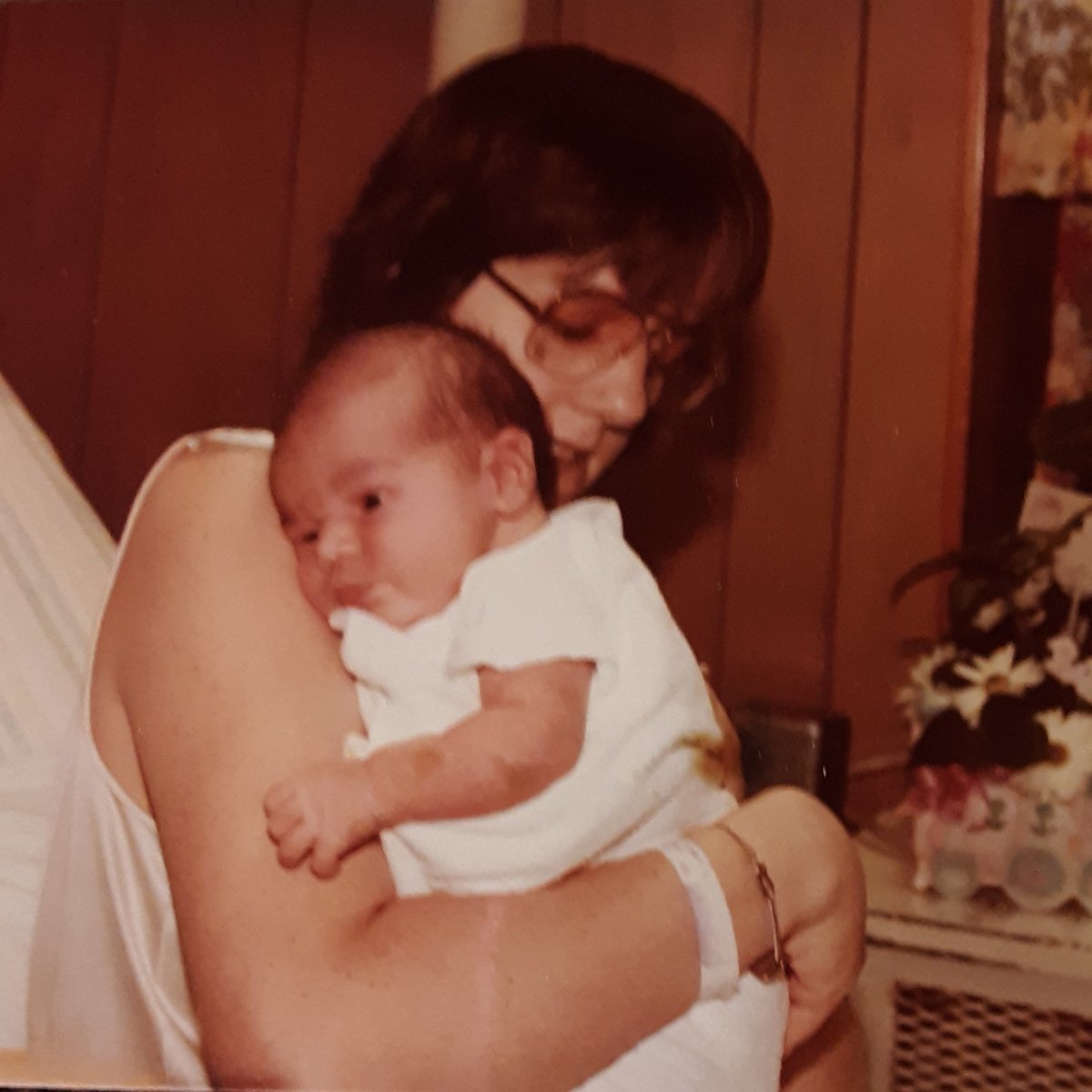 unit_a's tweet photo. 39 years ago I was a lil baby. Now I just look like the mom 😁 @terrylk73 https://t.co/UmegnlsA0c