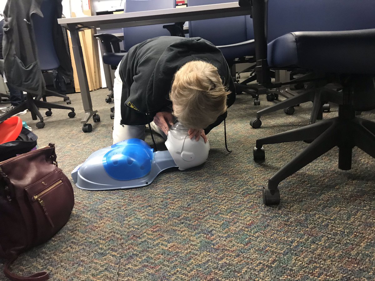 xbooes's tweet photo. Volunteers from #CERT #ECS and #SHERIFF_COP training together in CPR, AED and First Aid today at the County EOC. @SBCOUNTYFIRE @sbcountysheriff #vision4safety #FireCorps #ListosCalifornia https://t.co/zZQ0v4X4I4