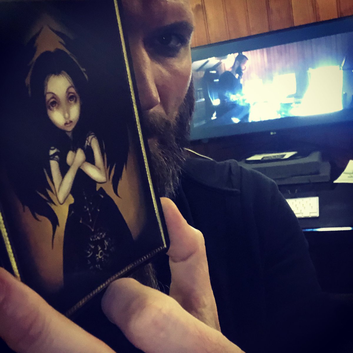 ChuchoteurASMR's tweet photo. Cadeau 🎁 
Le ou la première à me donner le nom exact de cette carte gagne le coffret complet et le recevra par la poste
Vous avez jusqu’à dimanche 23h59
#prochainevideo
#unindiceestdansmoninsta https://t.co/mn4hrl7iFY