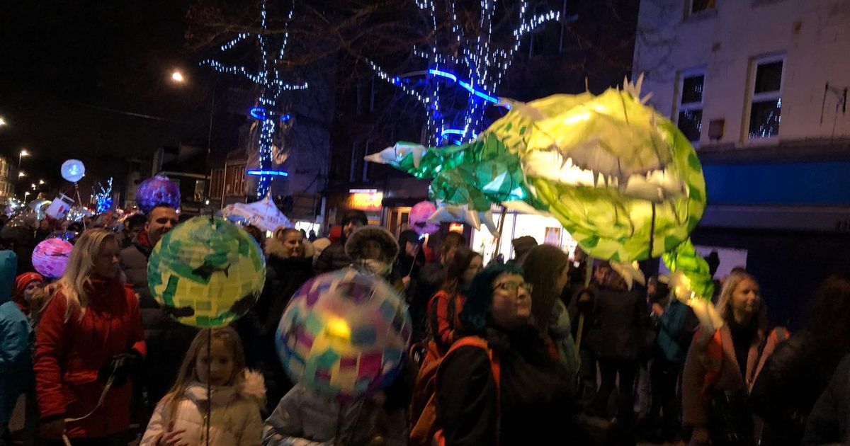 The best pictures from this year's Bedminster Winter Lantern Parade dlvr.it/RMsHxV