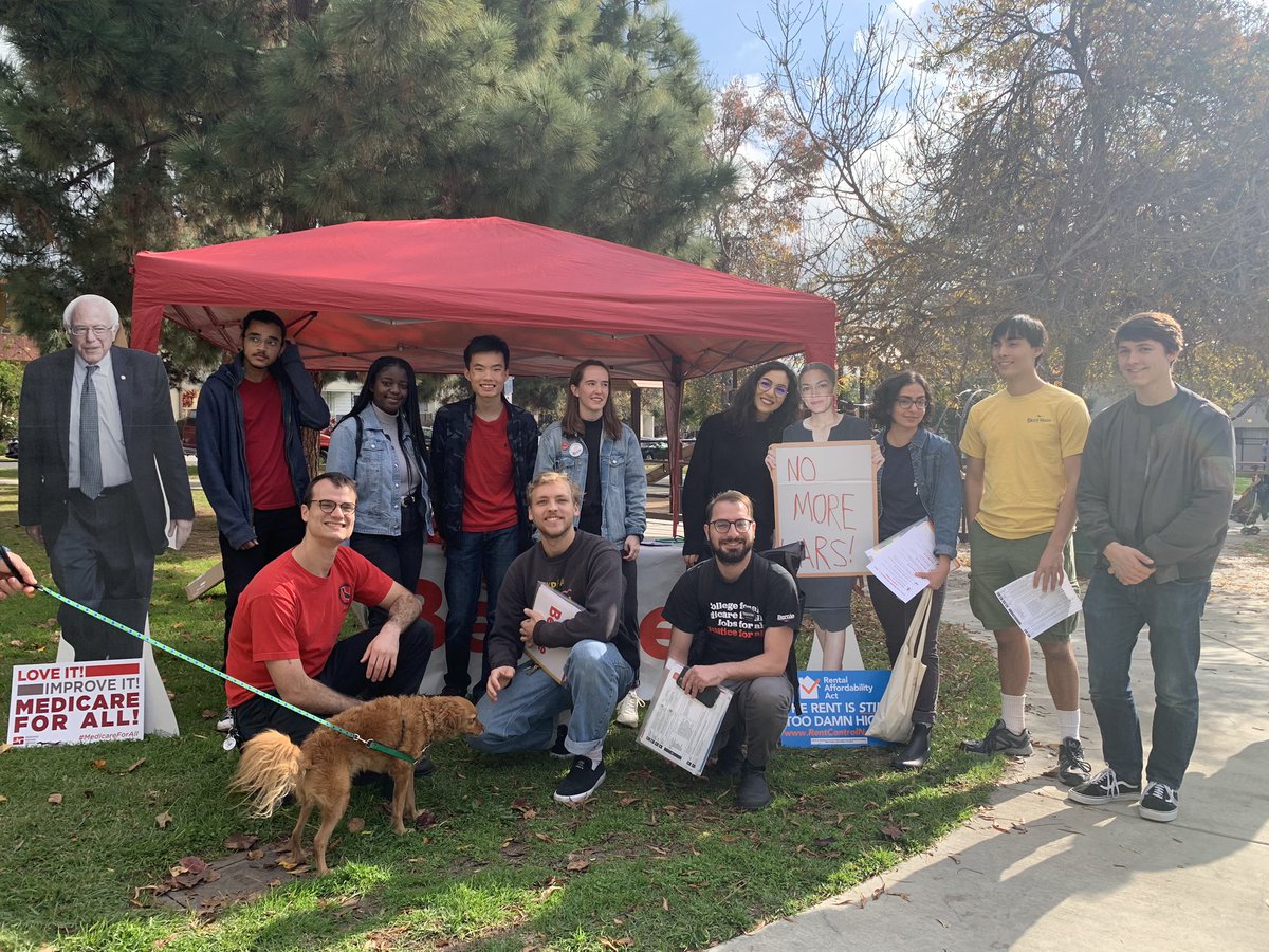 uclaydsa's tweet photo. 🚨 we are canvassing 🚨 for bernie with @DSA_LosAngeles! #YDSAforBernie #DSAforBernie https://t.co/tDIX10s5Jb