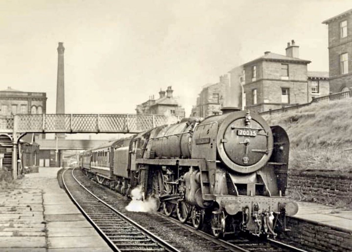 SaltsWalks's tweet image. The houses at the bottom of George St never had railings. Great shot of the iron footbridge to Platform 1 on #Saltaire Station. A popular pitch for #trainspotting &amp;amp; children waiting for steam engines, it was removed after the station was closed in 1965. #Beeching