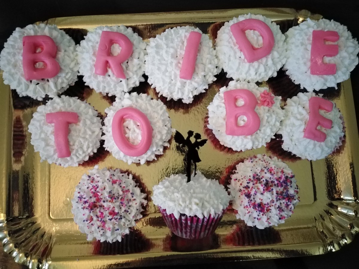 3jonaa1's tweet photo. New order 💕
#bride_to_be 👰
Cupcakes 💕
#3jonaa 👑💕 https://t.co/aBOftmHh0w