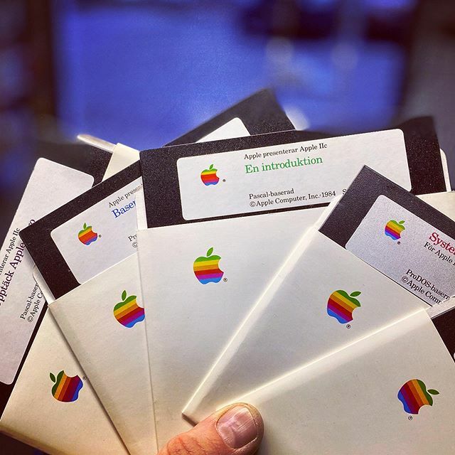 tobeleaf's tweet photo. Now I just need to find the computer... #nostalgia #apple #apple2c #floppydisk525 #garagecleanup https://t.co/Mg6ciljr4g https://t.co/kvZI70DNcA