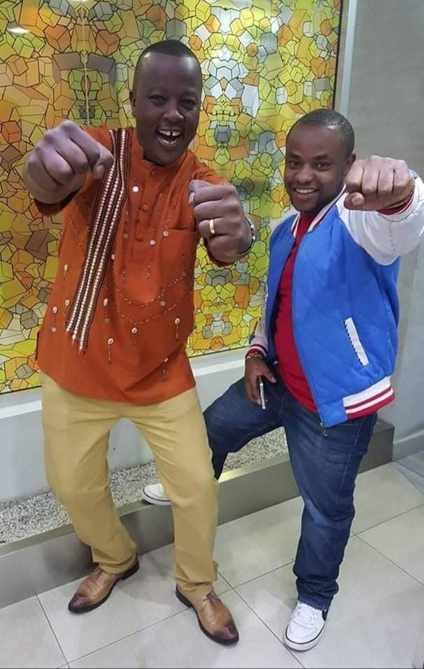 Umuthi turahihira kigwa guku studio-ini citu cia Kameme TV. Hihi ukwenda kuigwo kuo na rwimbo ruriku? 
#KigwaKuhihwoMurio Jeff Njoroge DJ Qariz Kenya

sms 21182