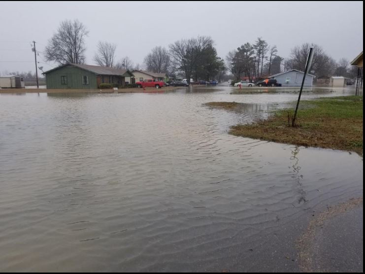 ABC24Memphis's tweet photo. Thanks to Carolyn Moore of Earle, Arkansas for sharing this photo of heavy flooding in her neighborhood. #LocalMemphis https://t.co/XpKi720siT