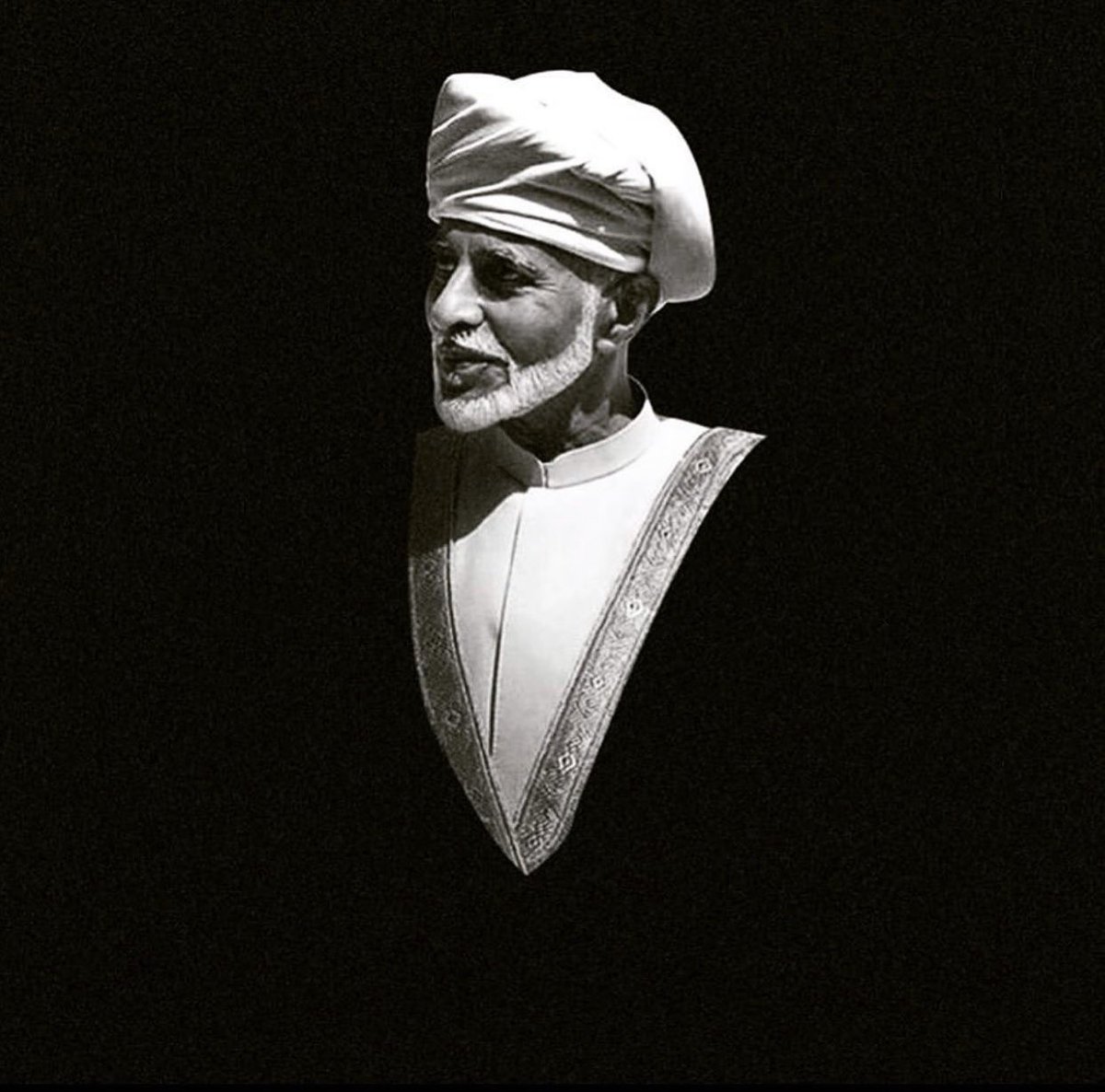 3azzanB's tweet photo. الَّذِينَ إِذَا أَصَابَتْهُم مُّصِيبَةٌ قَالُوا إِنَّا لِلَّهِ وَإِنَّا إِلَيْهِ رَاجِعُونَ

لا املك ما يكفي من القدرة الوصفية لكي اصف الحزن و لكن يا لهذا اليتم الذي حلّ... ما أقساه من فجر يُتِّمت فيه عمان 💔 رحمك الله يا أبي قابوس و إلى جنات الخلد. https://t.co/WmfL5XdDB9