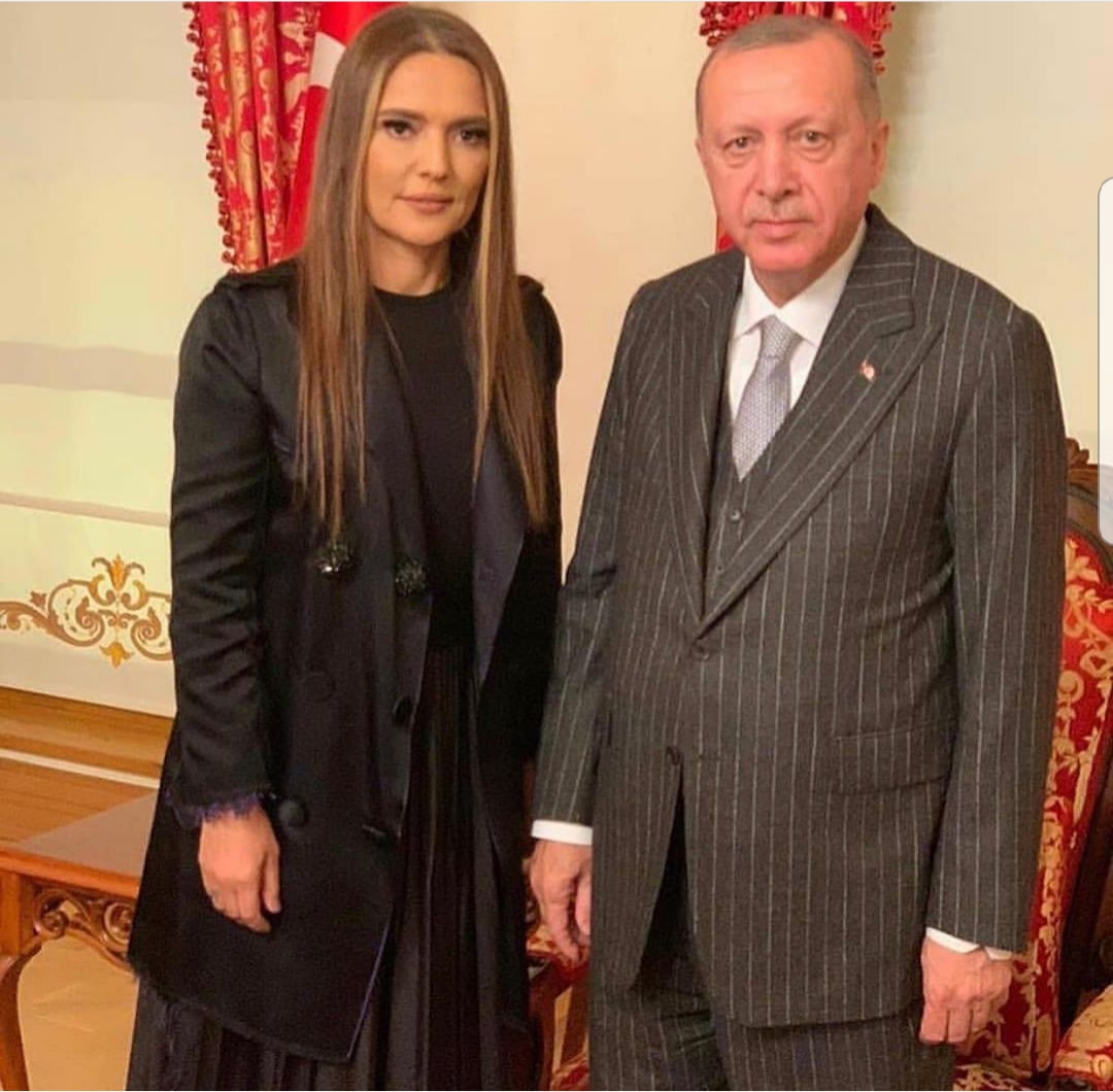 #DemetAblaÖğretmeneSesVer

Demet hanım <a href="/RTErdogan/">Recep Tayyip Erdoğan</a> cumhurbaşkanımıza öğretmenlerin EK ATAMA talebini iletebilir misiniz? 

<a href="/DemetAkalin/">Demet Akalin</a>