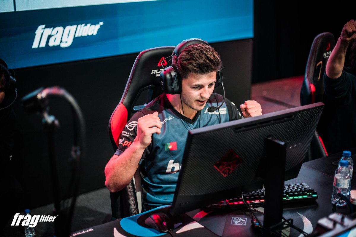 Fraglider's tweet photo. Arrancam os BO3 decisivos de apuramento para a @2020LPCS!

@sAwggofficial vs @EquinoxGamingPT - https://t.co/vhSy6Odqnh

#BSSST vs #FCNRBV - https://t.co/rCPXHoKgw2

Mapas e stream nas matchpages, BO1 de seeding entre as equipas vencedoras após a série!

https://t.co/3P6JNTxZEL https://t.co/mA3mGb7QVk