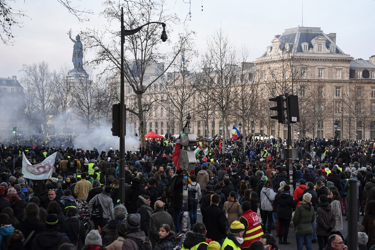 BFMTV's tweet photo. EN DIRECT - Retraites: l'intersyndicale appelle à une nouvelle journée de mobilisation le 16 janvier https://t.co/3mOmMpn5UR https://t.co/eP65kZLc1o