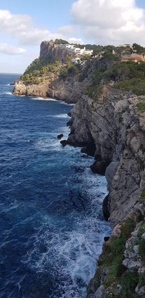 rosagallego72's tweet photo. "Encenem les torres, les talaies i els talaiots perquè els valors que reclamam (#solidaritat, #convivència, respecte a la #diversitat, conservació del #patrimoni cultural i natural) trobin el camí i siguin ben presents en el nostre dia a dia". #TorresDretsHumans #Mediterrània https://t.co/zuWR70HTcL