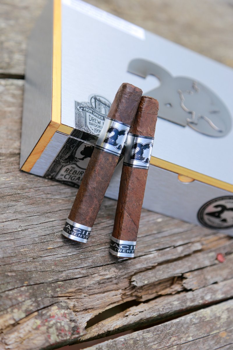ExperienceACID's tweet photo. Who is smoking ACID 20 during the games today! #ExperienceACID #ACID20 #Cigar #Cigars https://t.co/dyadiinL2y