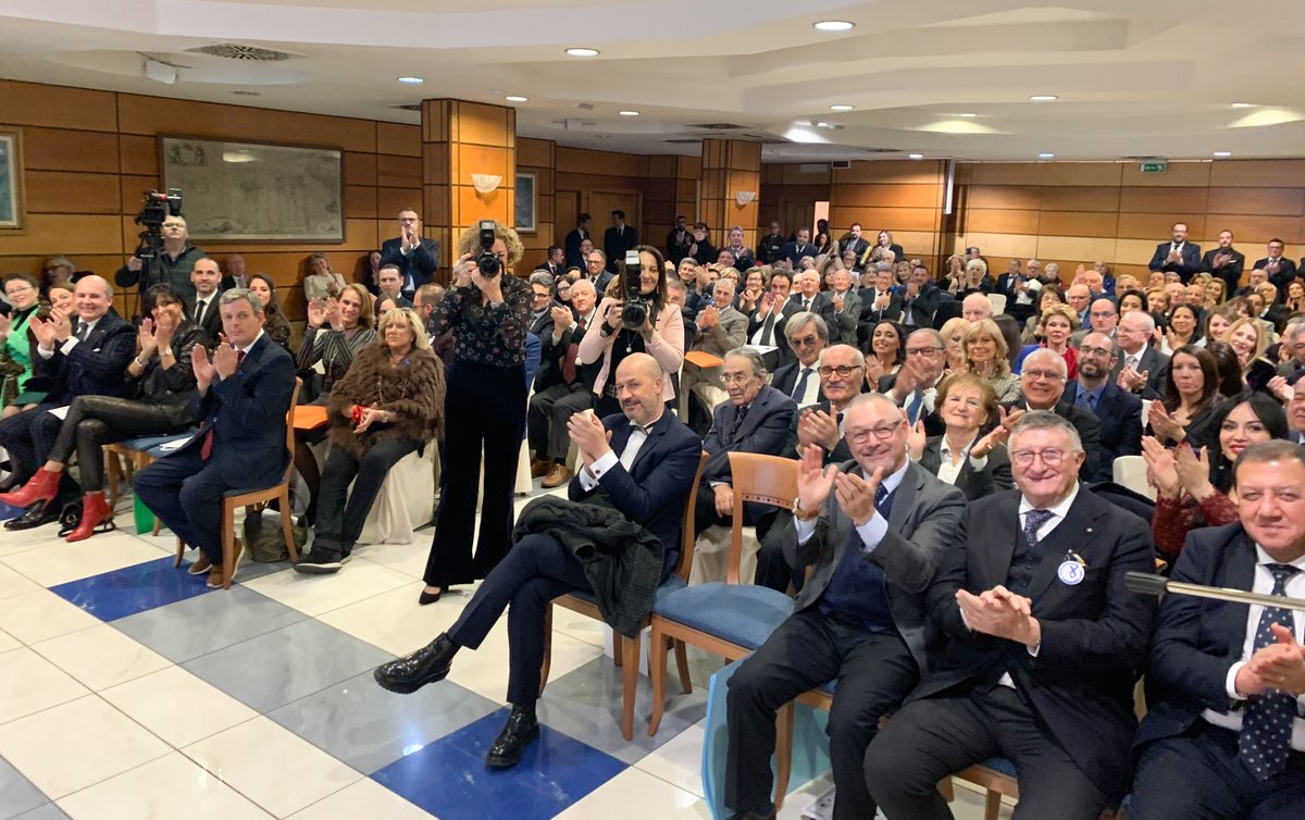 LucColemont's tweet photo. Grande pubblico! Grazie mille Roma 🇮🇹! Hartelijke ontvangst voor @StopDarmkanker keynote 😉 bij de ‘Norman Academy’ #faiiltest 🙏💙 #behealth https://t.co/c6VMrfsIwr