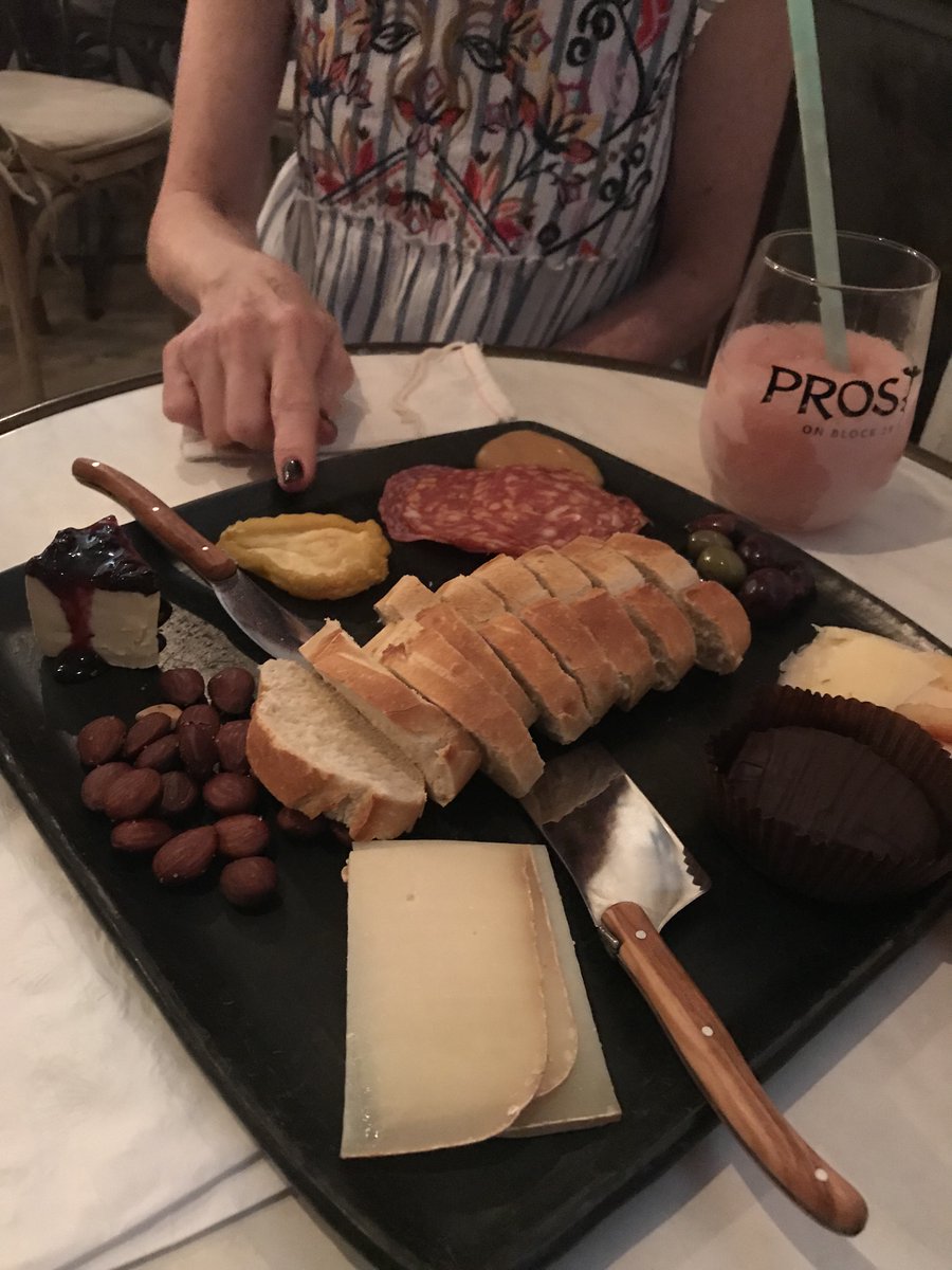 TimesNewRomanIT's tweet photo. " The trouble with #Italian food is that five or six days later you're hungry again."  #GeorgeMiller https://t.co/mDeqqIC3xh