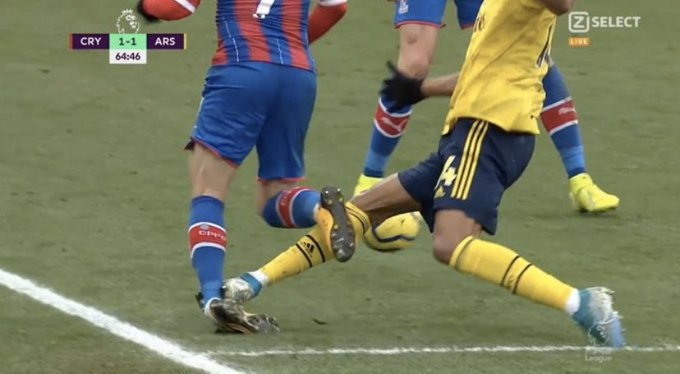 VipArsenal's tweet photo. One of these challenges was overturned to red. Similar tackles. Not even looked at from Robertson. No consistency with the VAR. #TOTLIV #LiVARpool https://t.co/b4IZRoY1np