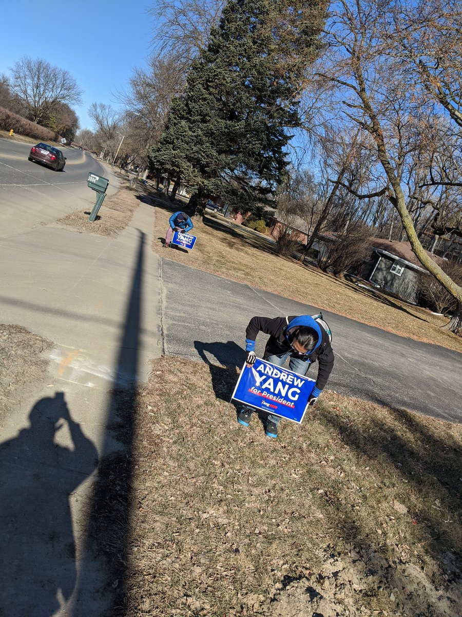 OriginalTPM's tweet image. Last day of #YangWeek here in Sioux City, IA. These are signs 5 and 6 of the day. #YangGang representing herr. Driving back to Denver,CO tonight.
It's been an amazing week and I know we can win this, we can feel it. 
So many great convos this week 🤓👍