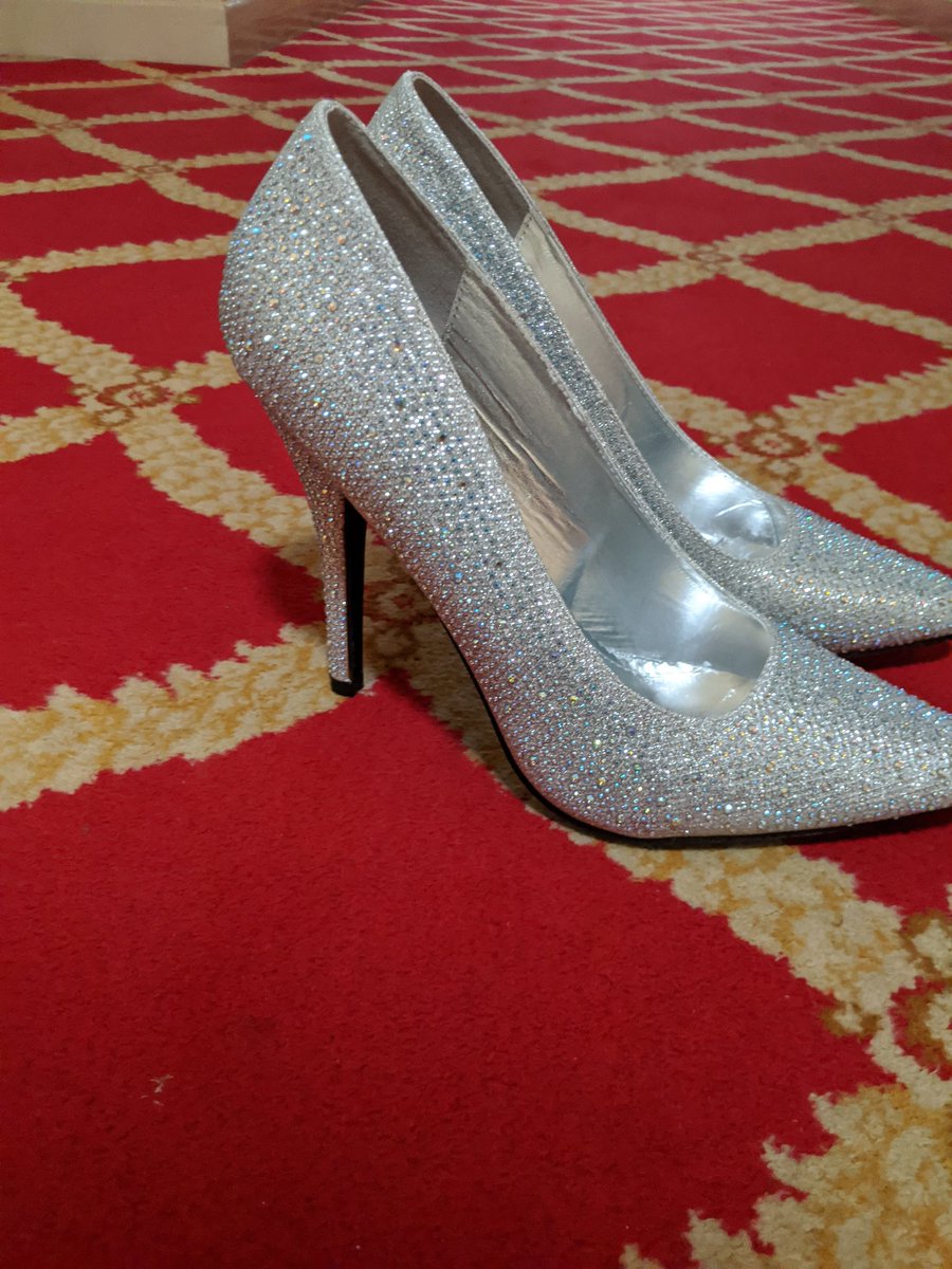 dornu_doc's tweet photo. Just polished these old pair for a worthwhile party tonight. When I do heels, I DO heels!
So what if it makes me over 6feet tall?
#howhigh
#heelshigh
#heelsareagirlsbestfriend https://t.co/BYt2moLLPu