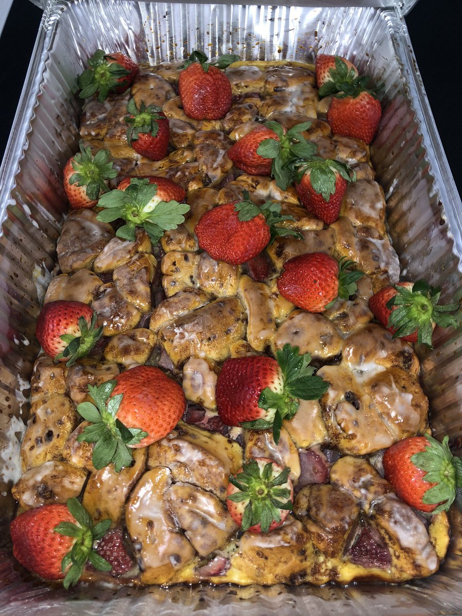 LeftoversLife's tweet photo. A few items from a big brunch order for today 👍🏽👍🏽👍🏽 strawberry cinnamon roll french toast bake, fried whole wings, and cheese fish sliders 😋 https://t.co/xWiAm24Czu