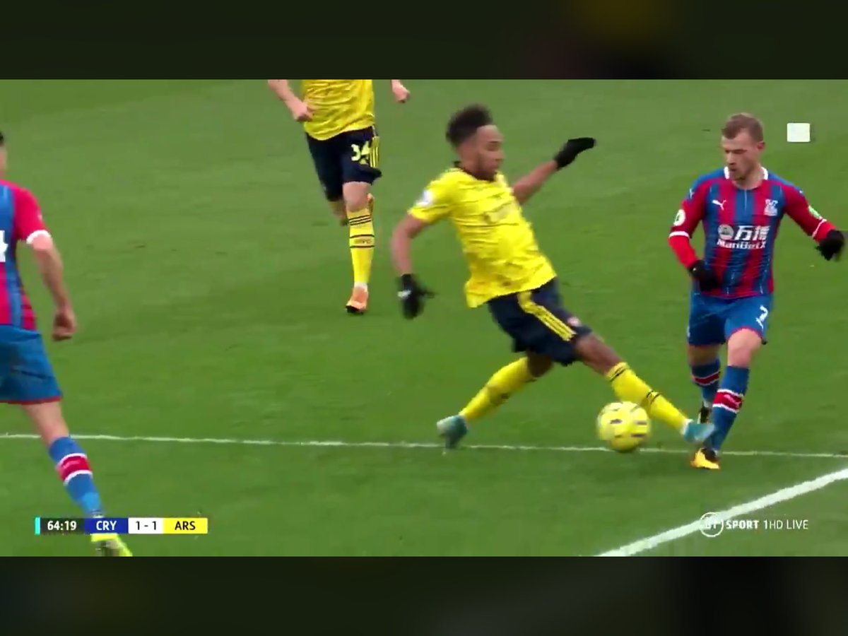 craigbarrass1's tweet photo. We only want consistency, one a red card, the other not even a foul #var #aubameyang #robertson #afc #lfc https://t.co/HIpUA7vWyc