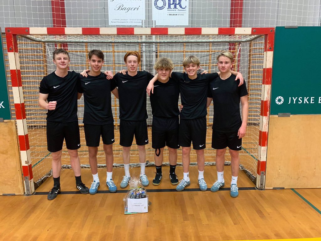 hugoboejemunter's tweet photo. @missmunter Endte med 2-4-nederlag i finalen i #nyrådcup mod primært holdkammerater fra #u17div-holdet (tidl. @FCRoskilde nu #roskilde) https://t.co/rIvVXKhatG
