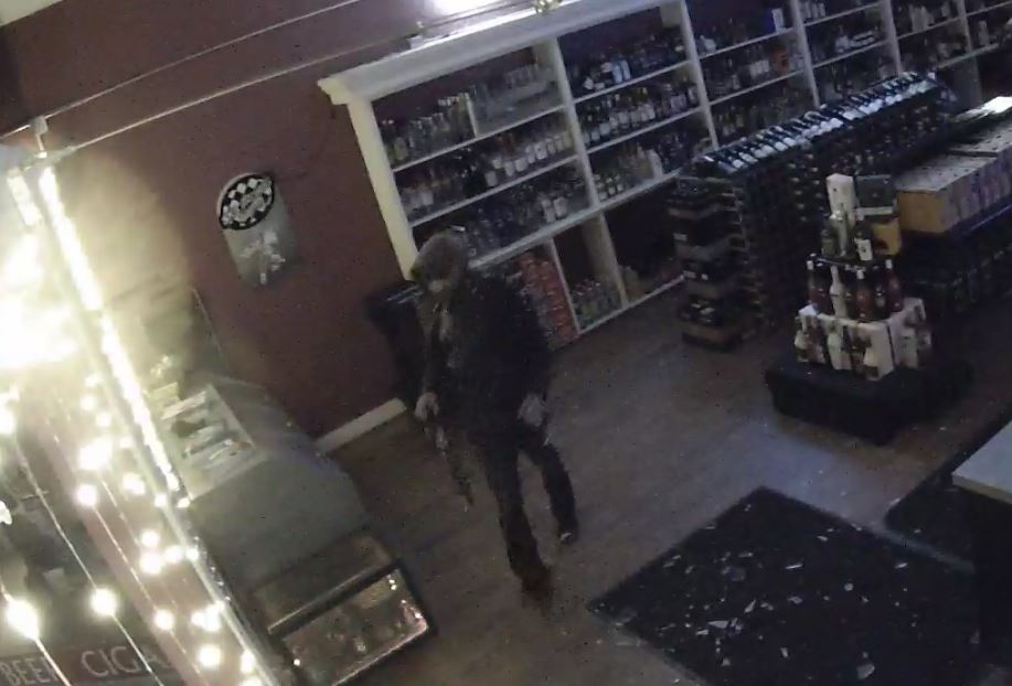 OurayPD's tweet photo. Here are two photographs of the individual that broke into Ouray Liquors early this morning. If you have any information regarding this incident, or individual, please contact the officer on duty by calling 970-249-9110. https://t.co/s0ecpyIKu7