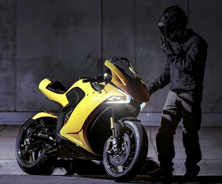 talk2EVzone's tweet photo. @DamonMotorcycle unveiled its Hypersports #ElectricBike in #CES2020 with some interesting figures :

1. Range of 480Kms
2. Top speed is 322 kmph, with 200 bhp of power, 200 Nm of torque

What do you think?? Write it in the comment.

#GoGreenGoElectric
#EV
#IsupportEV https://t.co/HDHNyY3eXW