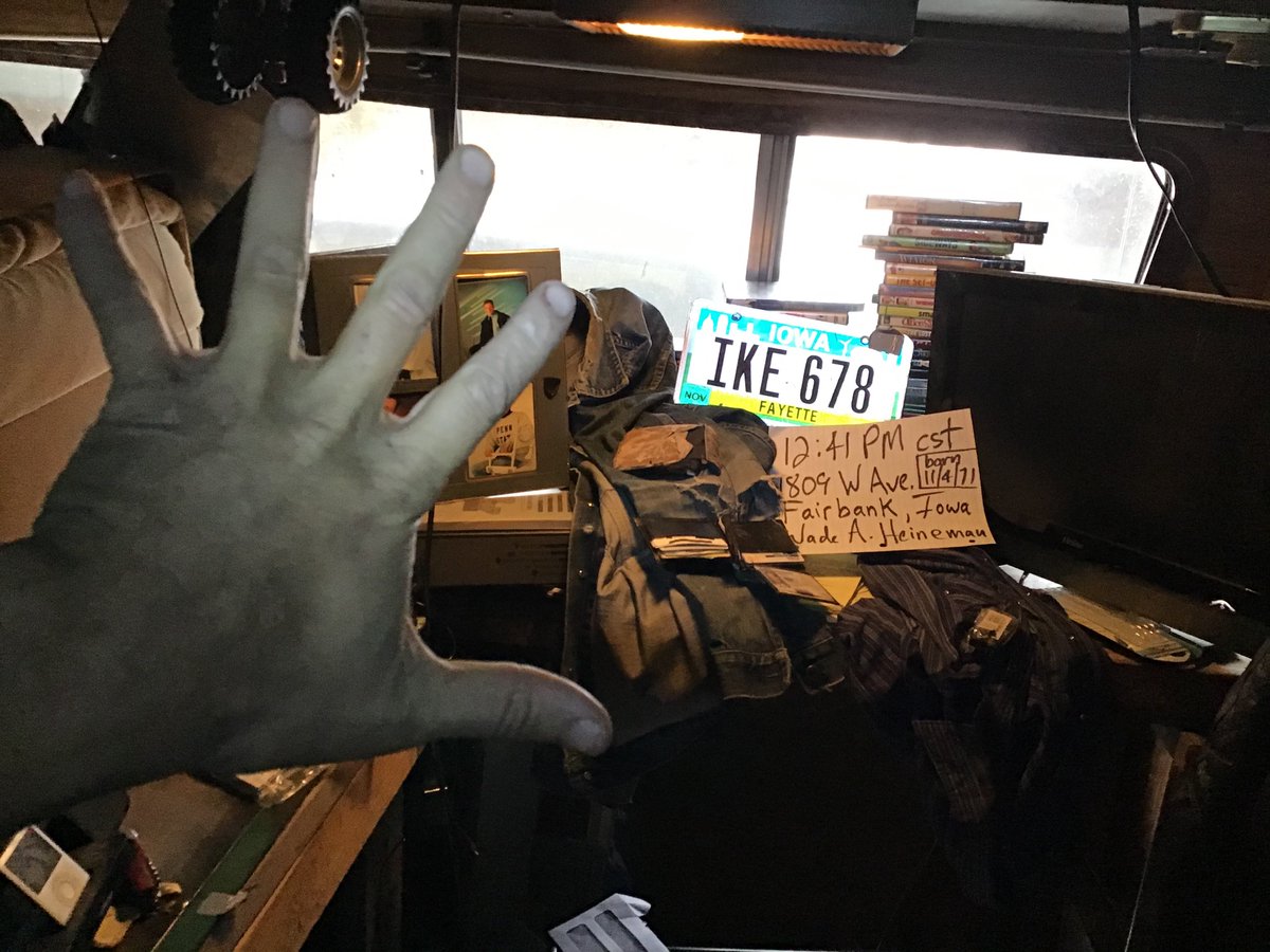 heineman_wade's tweet photo. @WadeHeineman Here is another (2018) Tweet (click link) from my @wadeheineman account 

showing its the same hand as today (see pics)

https://t.co/HTQXRj7xgZ https://t.co/BbLtaVXOS3