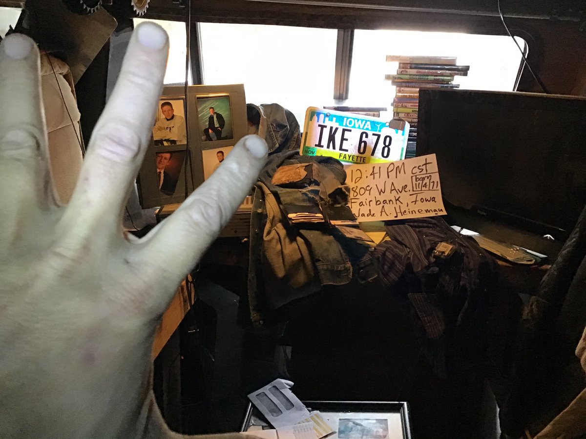 heineman_wade's tweet photo. @WadeHeineman Here is another (2018) Tweet (click link) from my @wadeheineman account 

showing its the same hand as today (see pics)

https://t.co/HTQXRj7xgZ https://t.co/BbLtaVXOS3