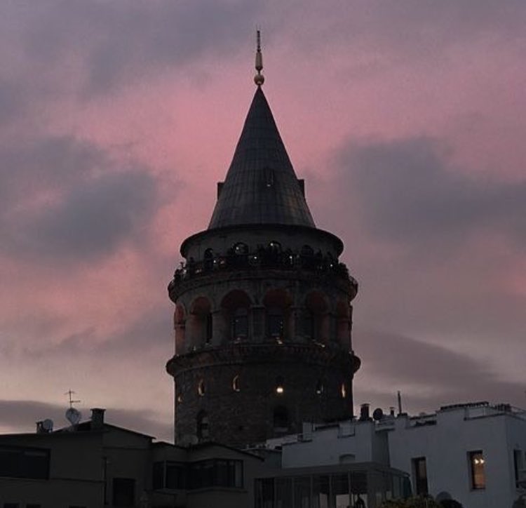 Bir gün sana sevdiğim insanla geleceğim 🚬