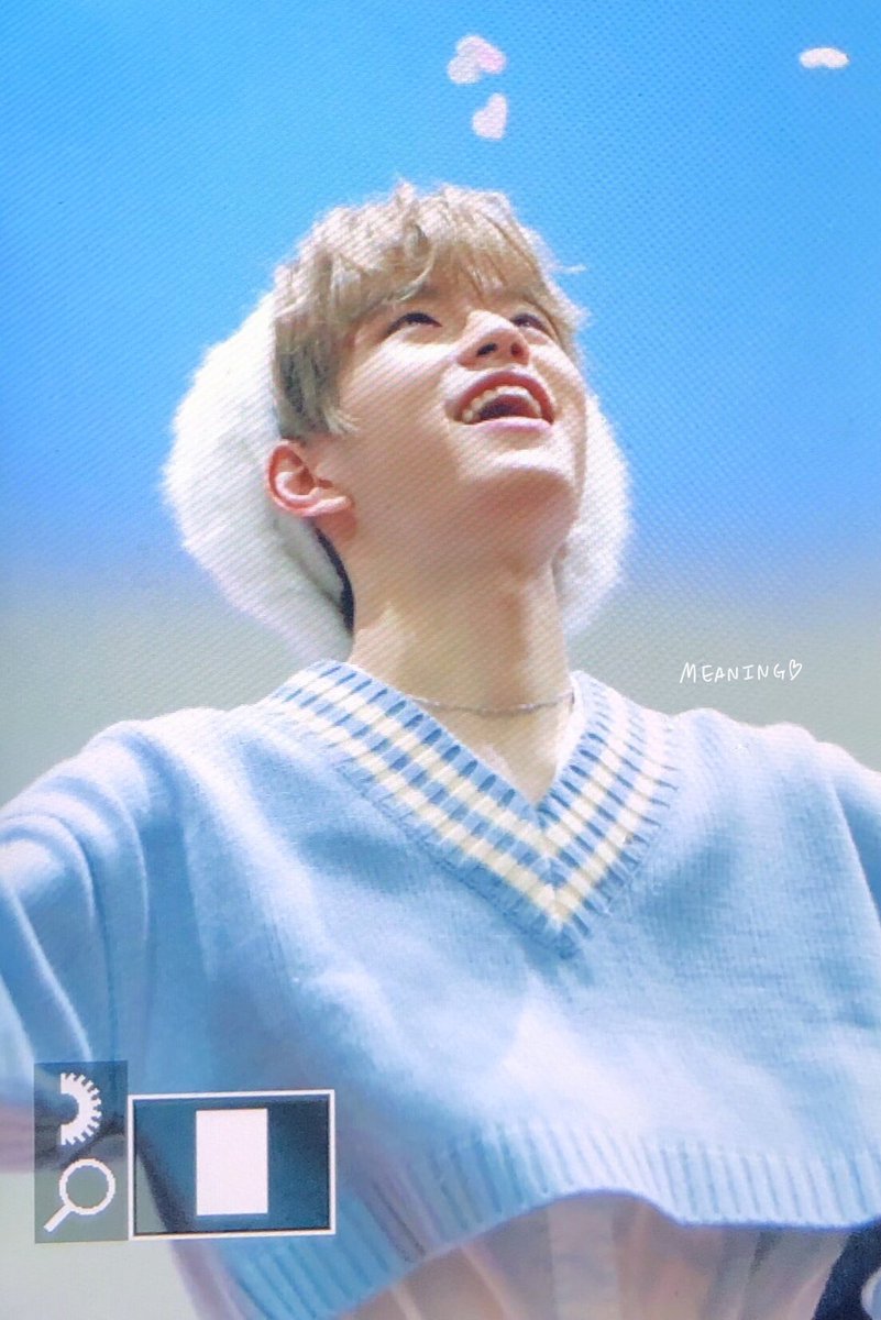 — 200111  ↳ day 11 of 366 [♡]; dear seungmin, i was honestly glowing from happiness when i saw that you attended today’s fansign, seeing you healthy and happy made my heart warm and filled with joy,i missed seeing you so much,stay healthy, i love you to the moon and back