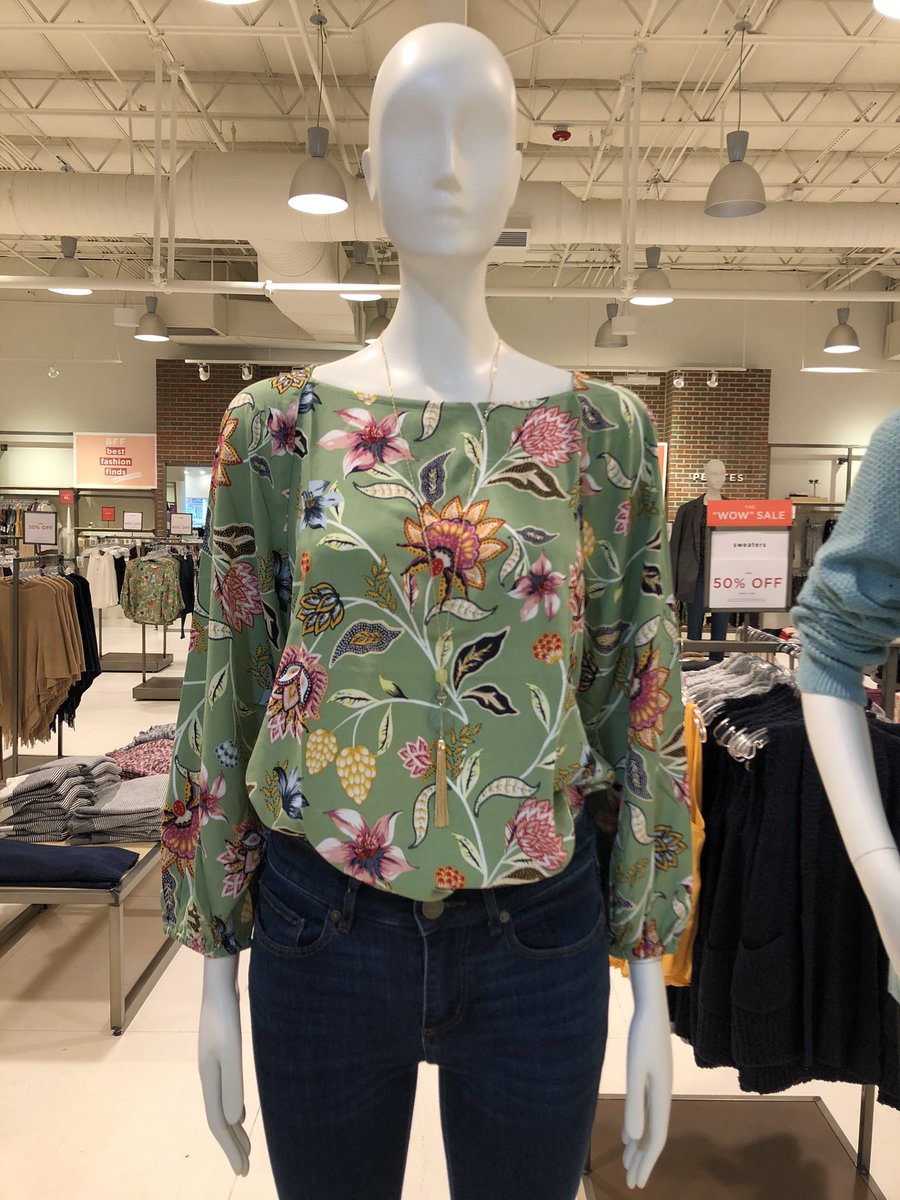 TangerTilton's tweet photo. Trending now: floral prints are fun, effortless and a must have. Check out LOFT Outlet’s WOW Sale now through 1/22 for savings up to 50-70% off. 

🌺 Wrap Dress, now $40
🌸 Blouse, now $27.50

#loftoutlet #shopping #fashion #tangeroutlets #weekend #visitnh #ski #skinnh #skiing https://t.co/O1zlCC4t5A