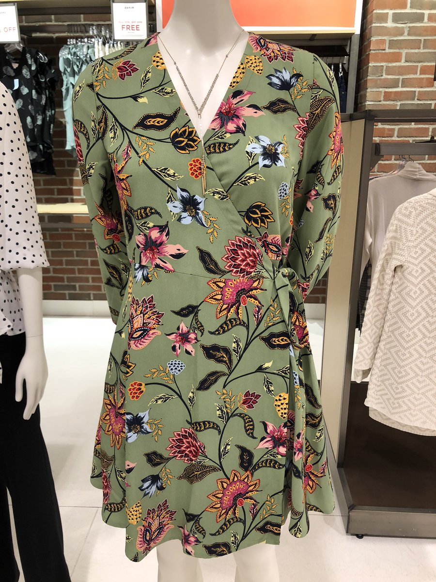 TangerTilton's tweet photo. Trending now: floral prints are fun, effortless and a must have. Check out LOFT Outlet’s WOW Sale now through 1/22 for savings up to 50-70% off. 

🌺 Wrap Dress, now $40
🌸 Blouse, now $27.50

#loftoutlet #shopping #fashion #tangeroutlets #weekend #visitnh #ski #skinnh #skiing https://t.co/O1zlCC4t5A