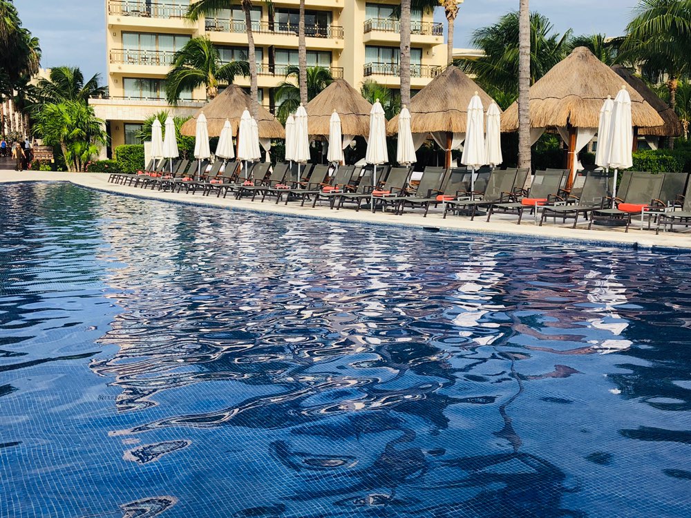 #DidYouKnow that all the pools are climatized at #DreamsRivieraCancun Resort &amp; Spa?

Enjoy perfect water temperature when swimming in our dreamy pools this winter in the #MexicanCaribbean!