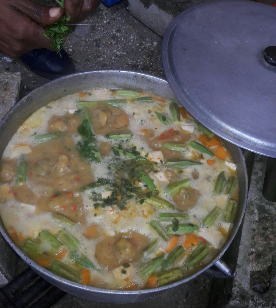 ParamiaL's tweet photo. It's Saturday #soup #ochro #carrot #greenfig #celery #corn https://t.co/UDSrqpozWz