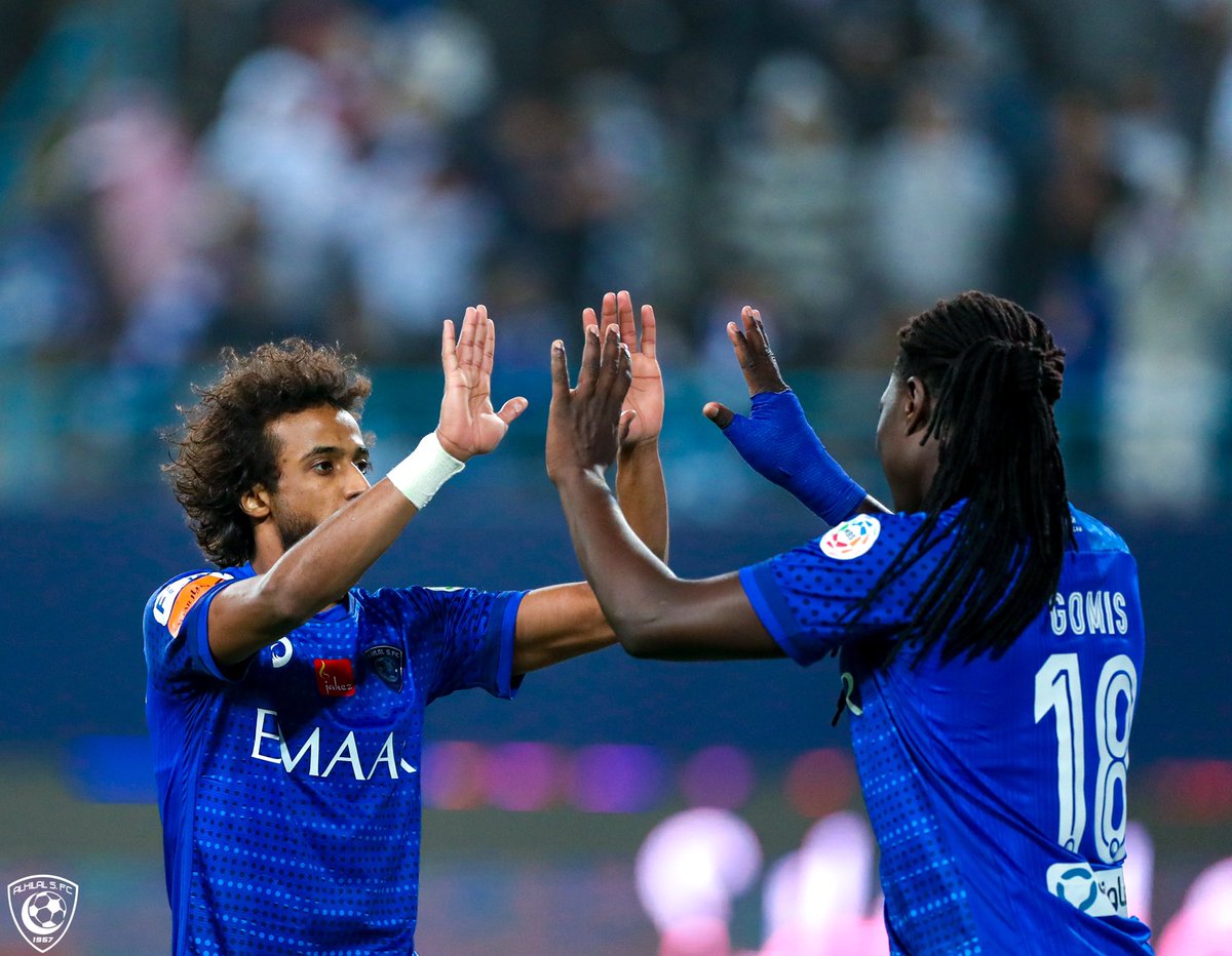 Alhilal_FC's tweet photo. 🗣 لا يَنثني عنْ مُبتغاه 
بطلٌ بعزمٍ لا يلين
هُنا الهلال .. هُنا الهلال 🤩💙

#كبير_آسيا
#الهلال https://t.co/3WjUFZMgk7