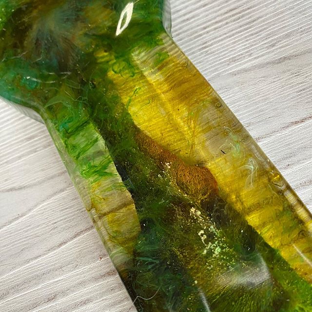 schmesin's tweet photo. A pretty green spoon rest. #spoonrest ##artwork #resinwood #abstractart #smallbusiness #resinwork #custom  #resinjewellery #interiordesign #resincrafting #cute #etsyseller #handcrafted #resinpour #siliconemolds #resinepoxy…

📸 https://t.co/2rrJuubIRV via https://t.co/lwCh4YQTxc https://t.co/RojoahgDMa