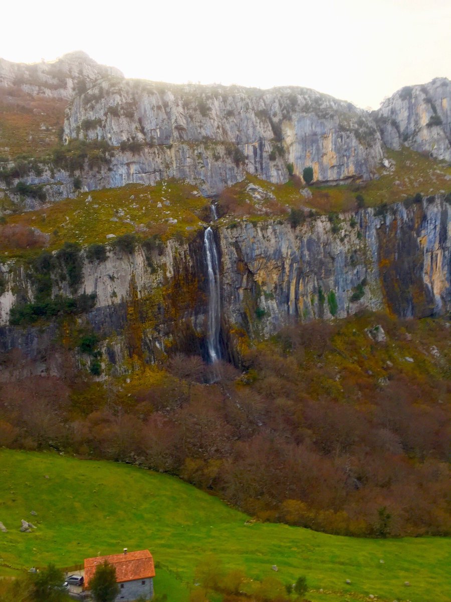 ConoceCantabri's tweet photo. Espectacular la #Cascada del #Asón en los #díassoleados de #invierno. Merece la pena acercarse a disfrutar del lujo que nos ofrece la #naturaleza. Amazing view of #AsónRiverWaterfall in #winter #SunnyDays. Enjoying #nature in #Cantabria.
#mejorconguía #qualifiedguides @CEFAPIT https://t.co/OJudl2rz9k