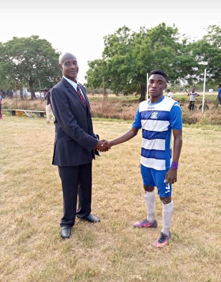 youngwisefc's tweet photo. Not the results we were expecting but a great learning platform as we prepare ourselves to take on Kotoku Royals on Matchday 2.
Pic: MOTM on Matchday 1 was our fantastic left back @3_Bismark Duah.
https://t.co/DlrKbNbaId
ππππ
#YoungWiseFc
#DivisionOne
#BringBackTheLove https://t.co/aIzfYjnu6j