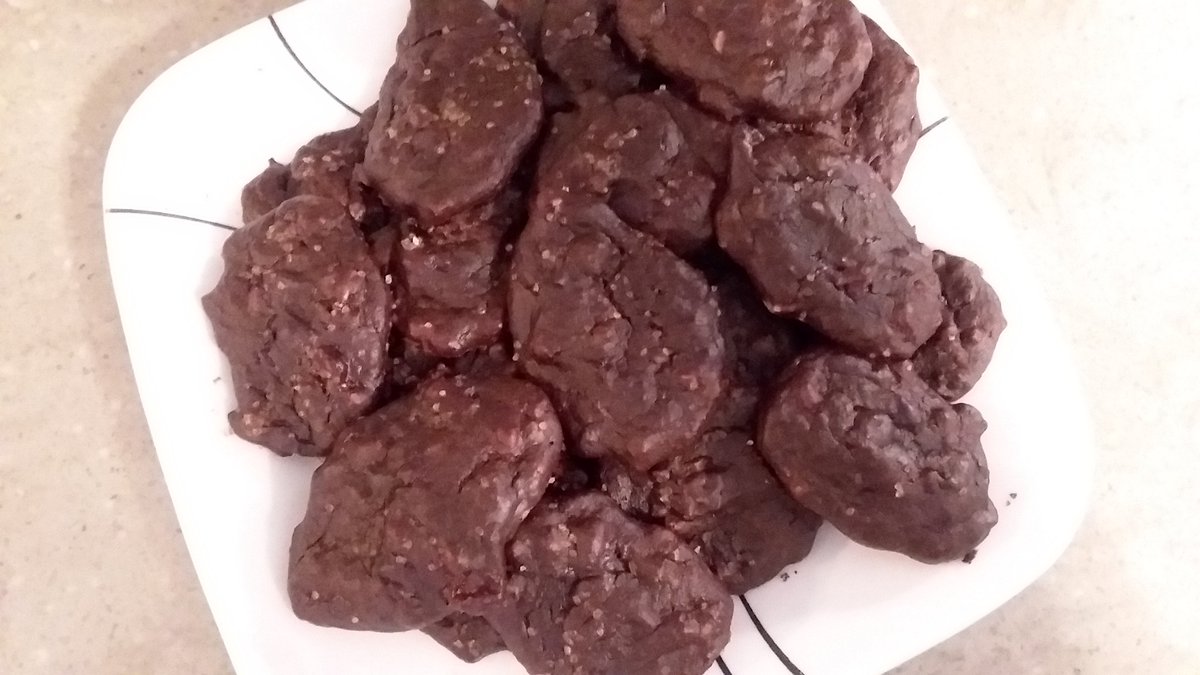 StephanieColco4's tweet photo. πͺ Craving baked goods? Try these DETOX COOKIES: Combine 3 ripe bananasπ, 1/2 cup almond butter π° & 1/2 cup cocoa powder π«. Lightly sprinkle with coarse sea salt. Bake at 350 degrees for 8-15 minutes. π©βπ³ #cleanbaking #healthyeats #cookiemonster #treatyoself #guiltfree https://t.co/vtYptMqfKe