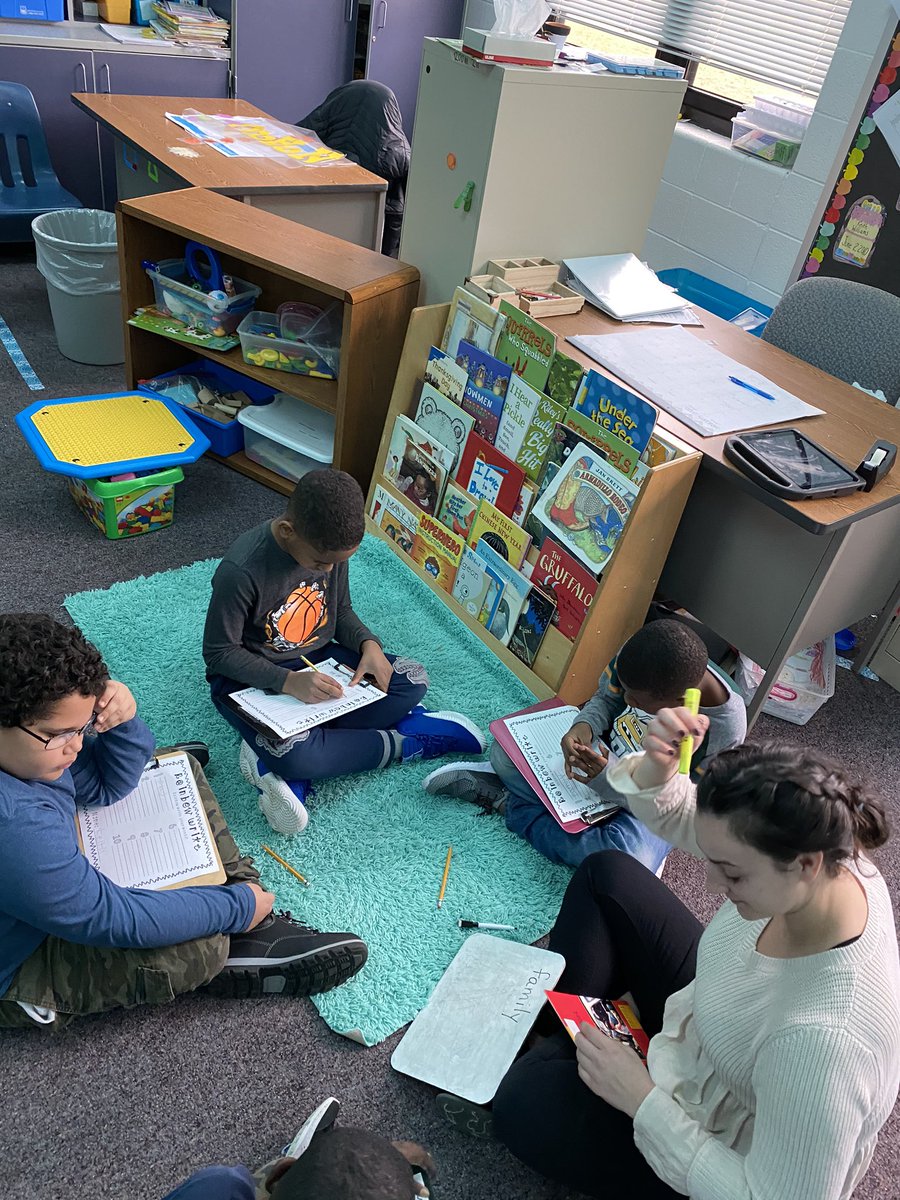 SCJenRyan's tweet photo. Our 1st reading group for 2020 @SwansCreekES. They are expanding their vocabulary with @scesgigantino. # WeAreSwans #readingisfun https://t.co/u0QH5ZiQCo