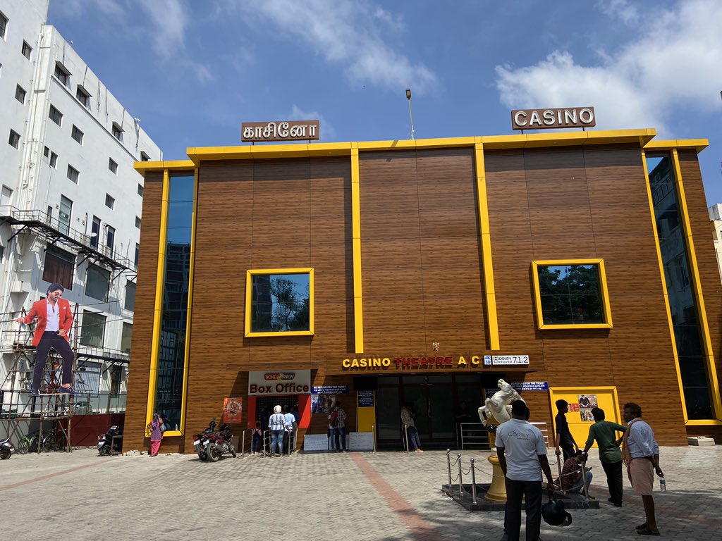 Casinoofficial1's tweet photo. #AlaVaikunthapuramuloo #AlaVaikunthapurramulooteaser #AVPLFromTomorrow #AVPLFestFromTomorrow #AVPLPremieresToday #AlaVaikunthapurramulooTrailer
8 am premier show booking chesaraaa ??? https://t.co/KMKNatWHjf