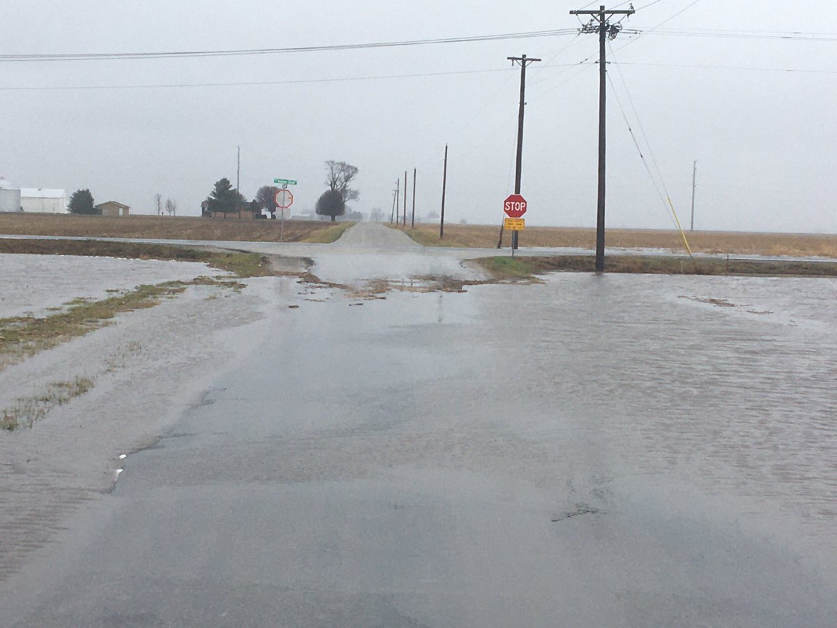 jcfultz's tweet image. This is a common site across central Illinois this afternoon. If you encounter a flooded roadway turn around and find an alternative route!!!! #TurnAroundDontDrown