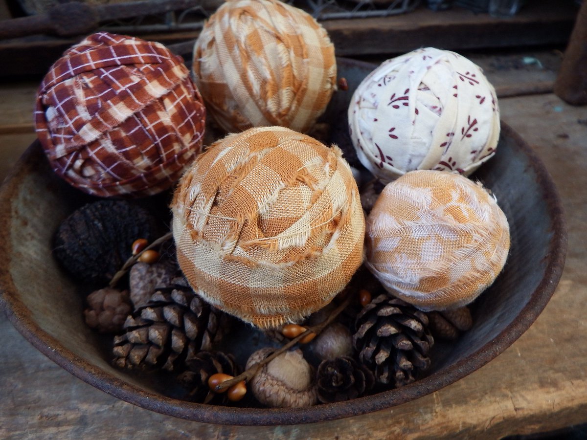 = 12 FaRMHouSE RAG BALLS Primitive Rustic Homespun Bowl Filler Ornie Tucks